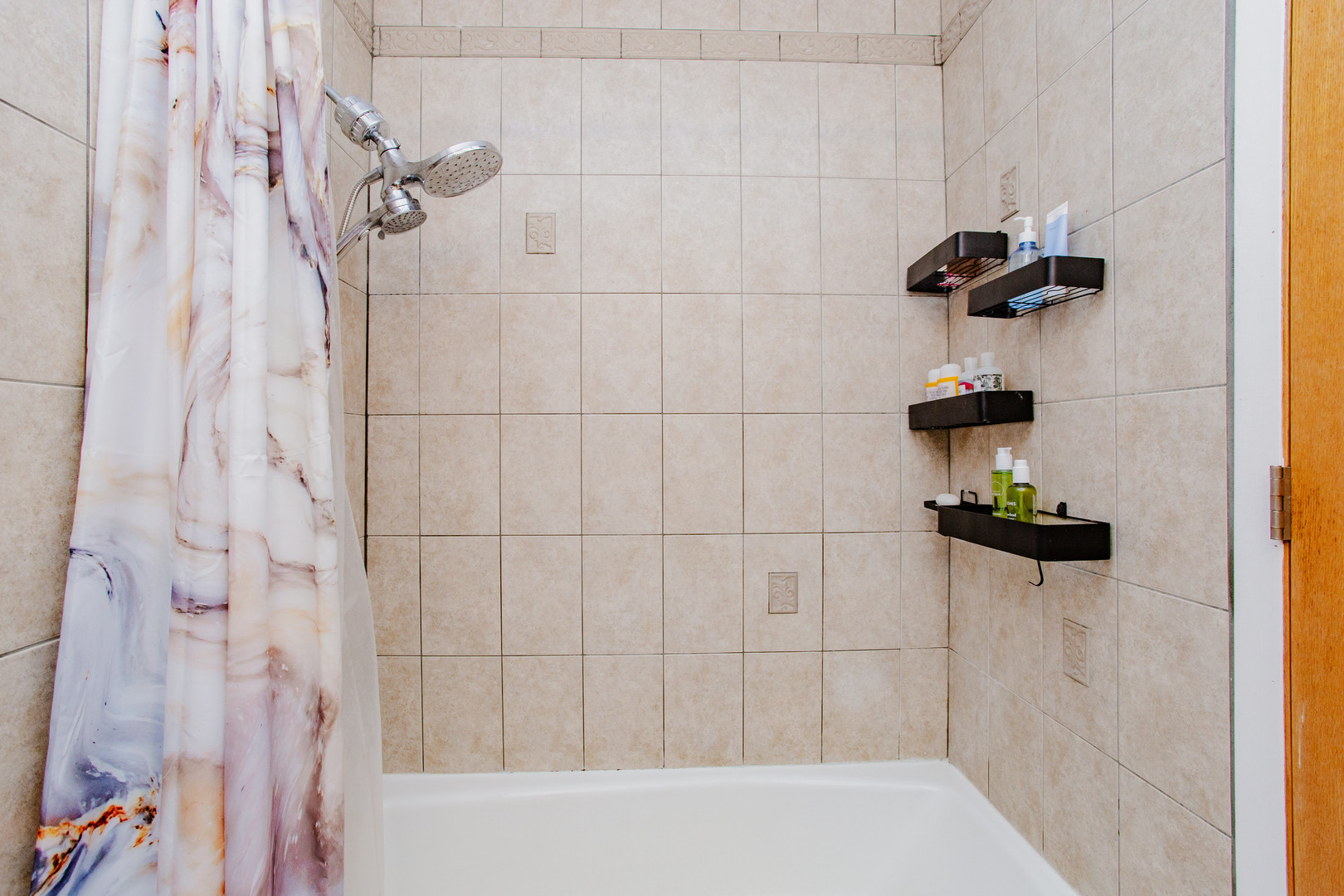 207 Schreiber Avenue, Roselle, IL 60172