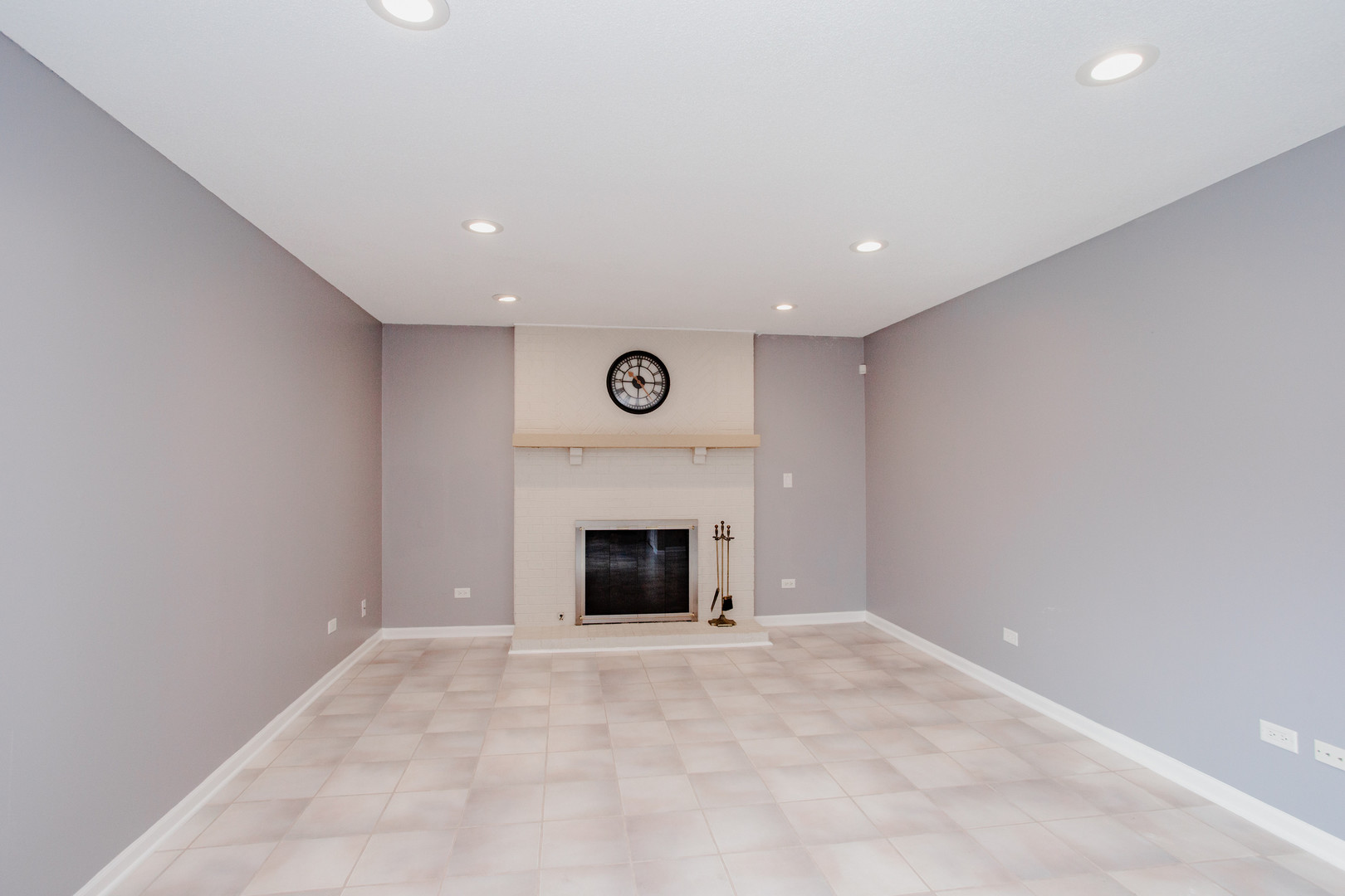 207 Schreiber Avenue, Roselle, IL 60172