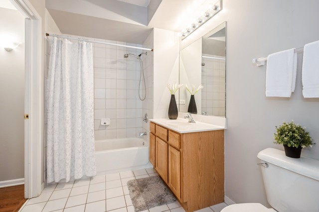 1479 N Milwaukee Avenue #203, Libertyville, IL 60048