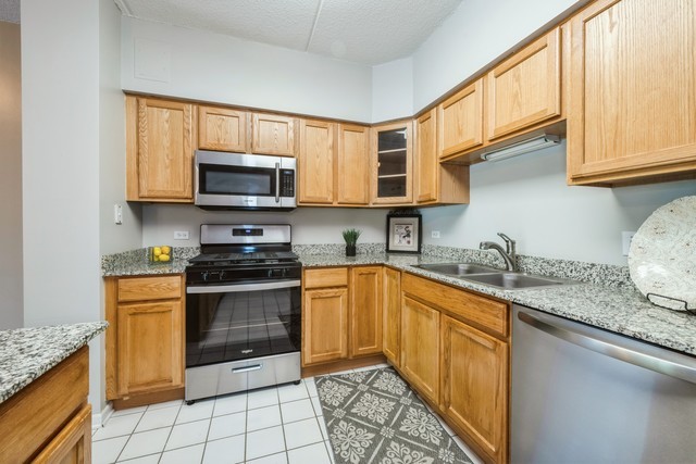 1479 N Milwaukee Avenue #203, Libertyville, IL 60048