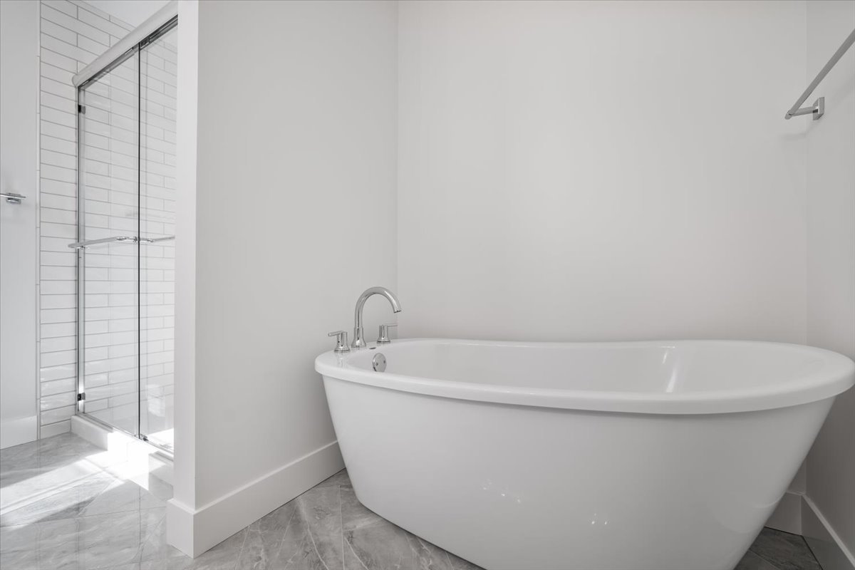 24 Stonehouse Court, Bloomington, IL 61705