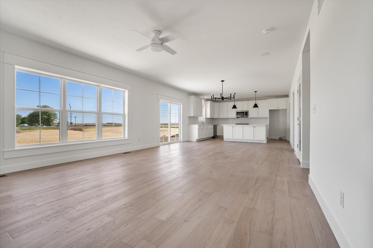 24 Stonehouse Court, Bloomington, IL 61705