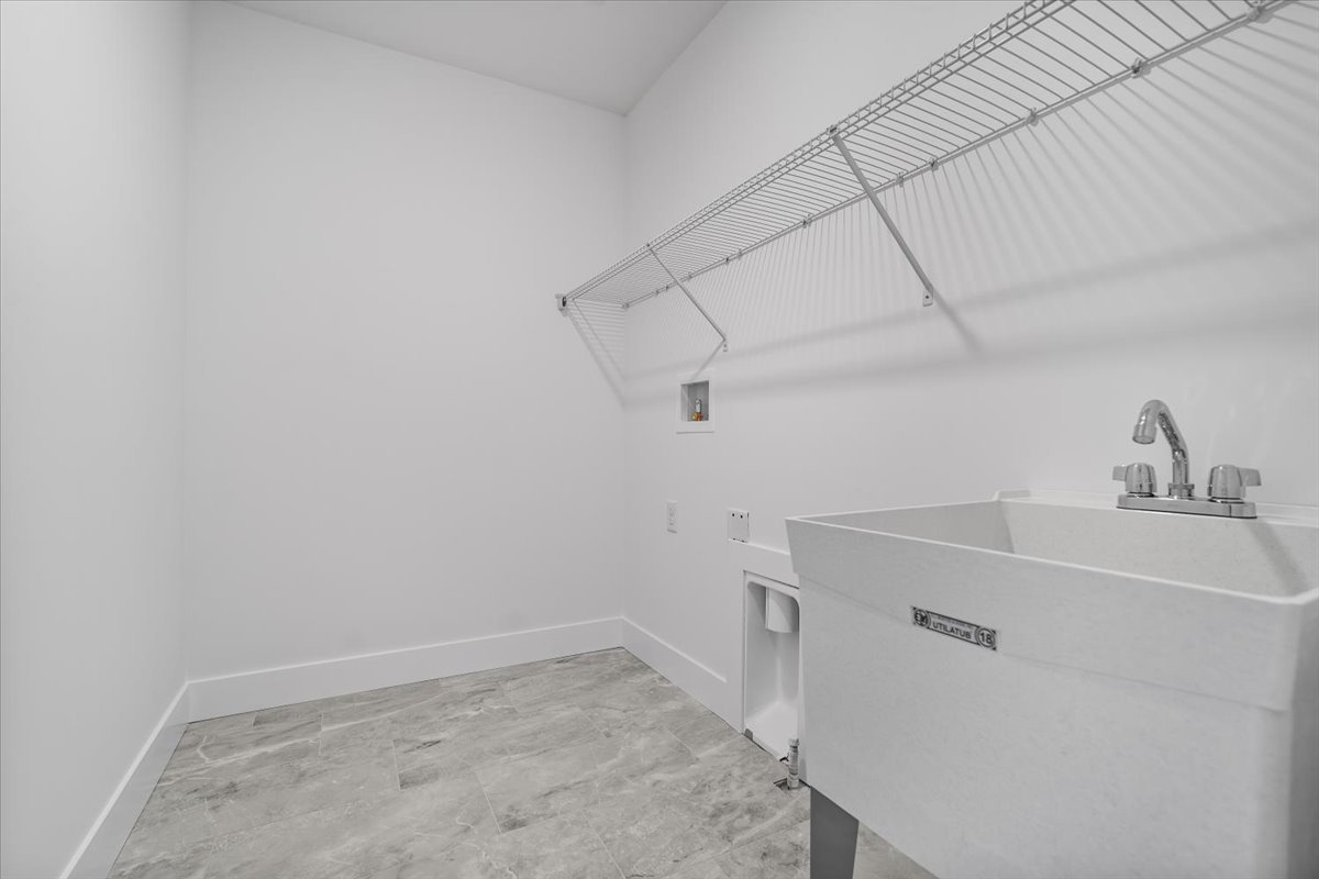 24 Stonehouse Court, Bloomington, IL 61705