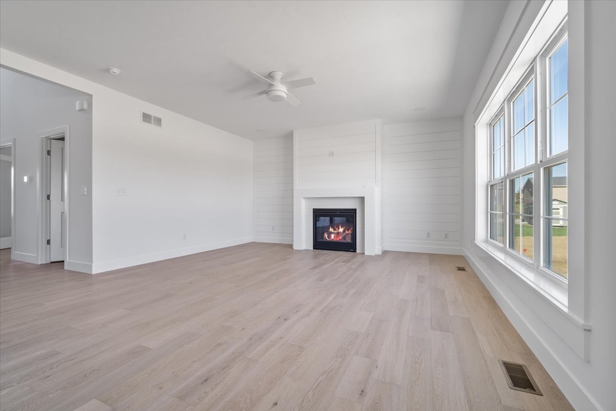 24 Stonehouse Court, Bloomington, IL 61705