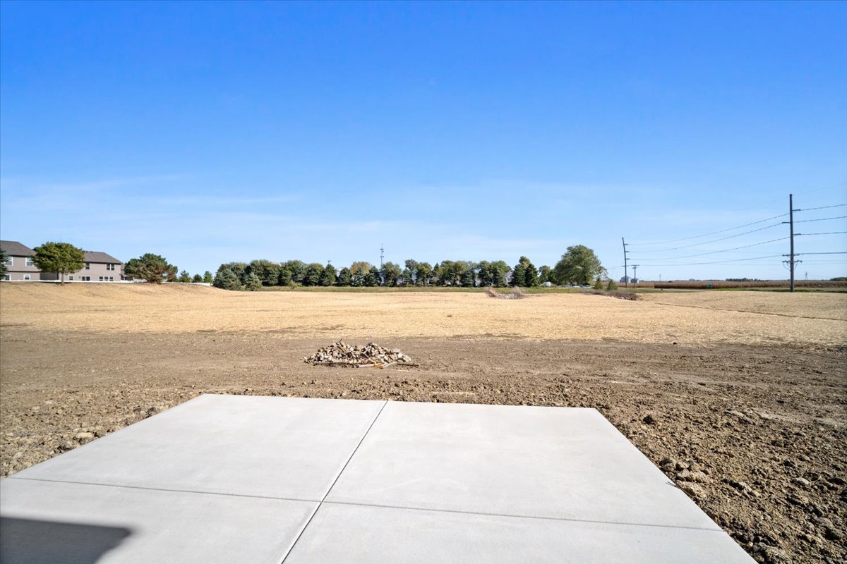 24 Stonehouse Court, Bloomington, IL 61705