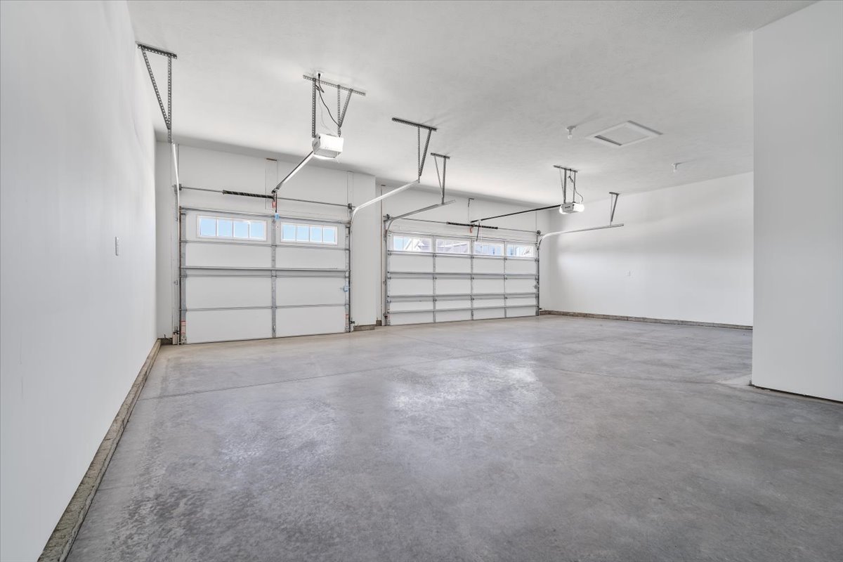 24 Stonehouse Court, Bloomington, IL 61705