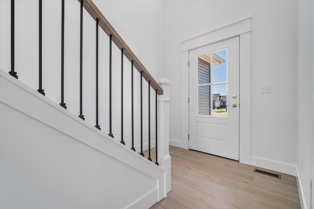 24 Stonehouse Court, Bloomington, IL 61705