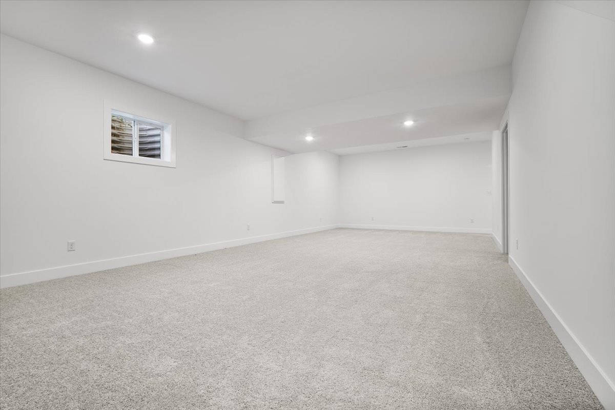 24 Stonehouse Court, Bloomington, IL 61705