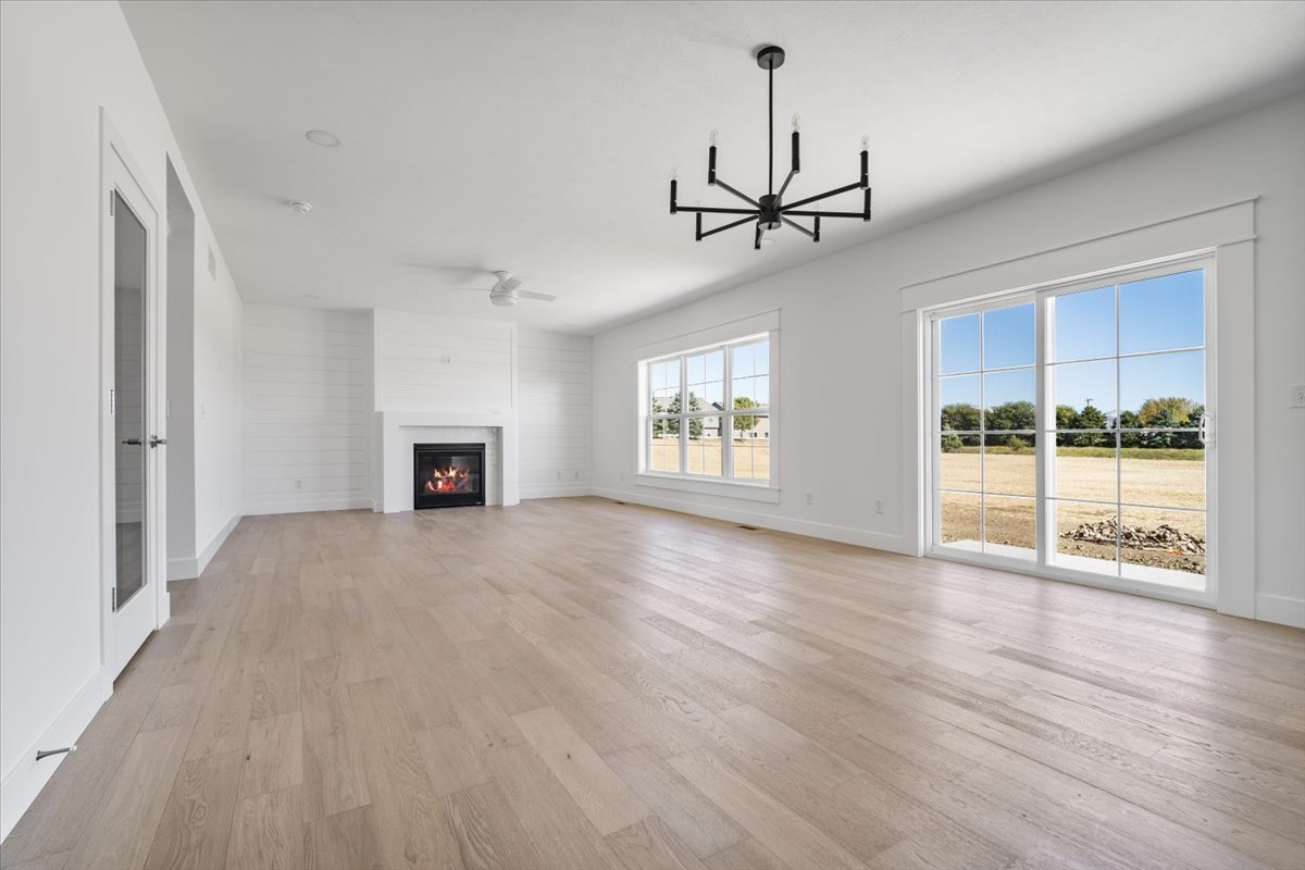 24 Stonehouse Court, Bloomington, IL 61705