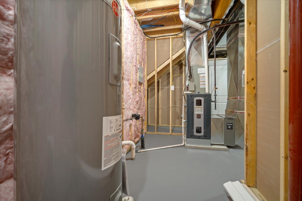 24 Stonehouse Court, Bloomington, IL 61705