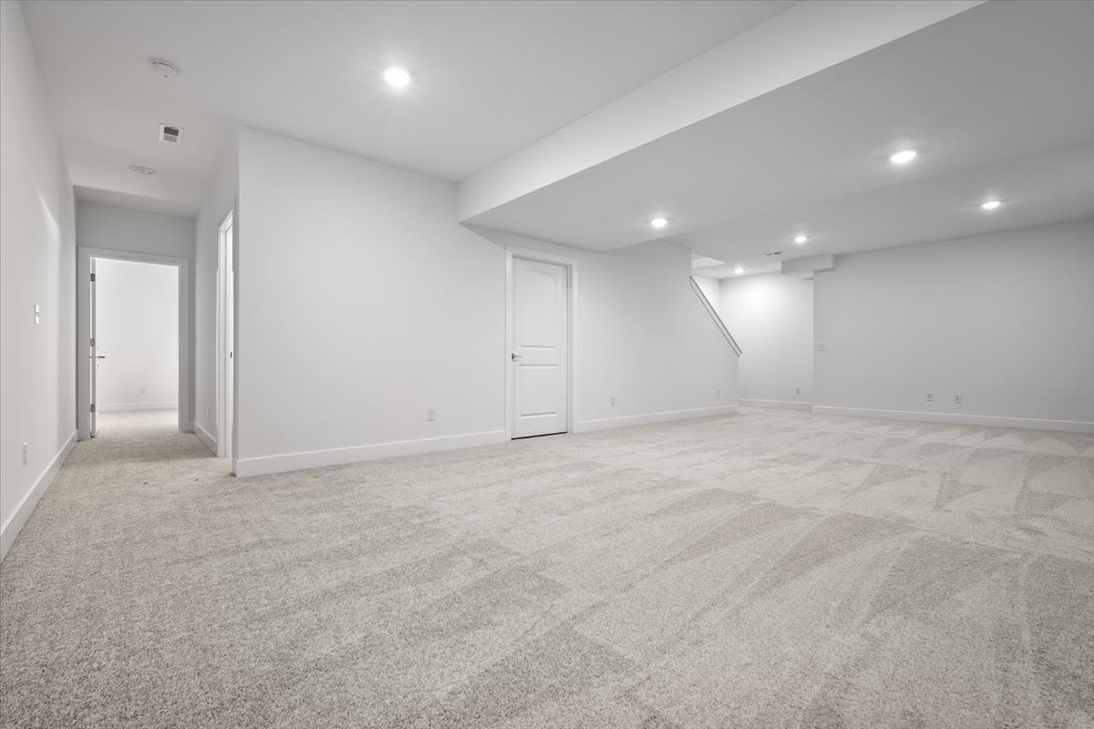 24 Stonehouse Court, Bloomington, IL 61705