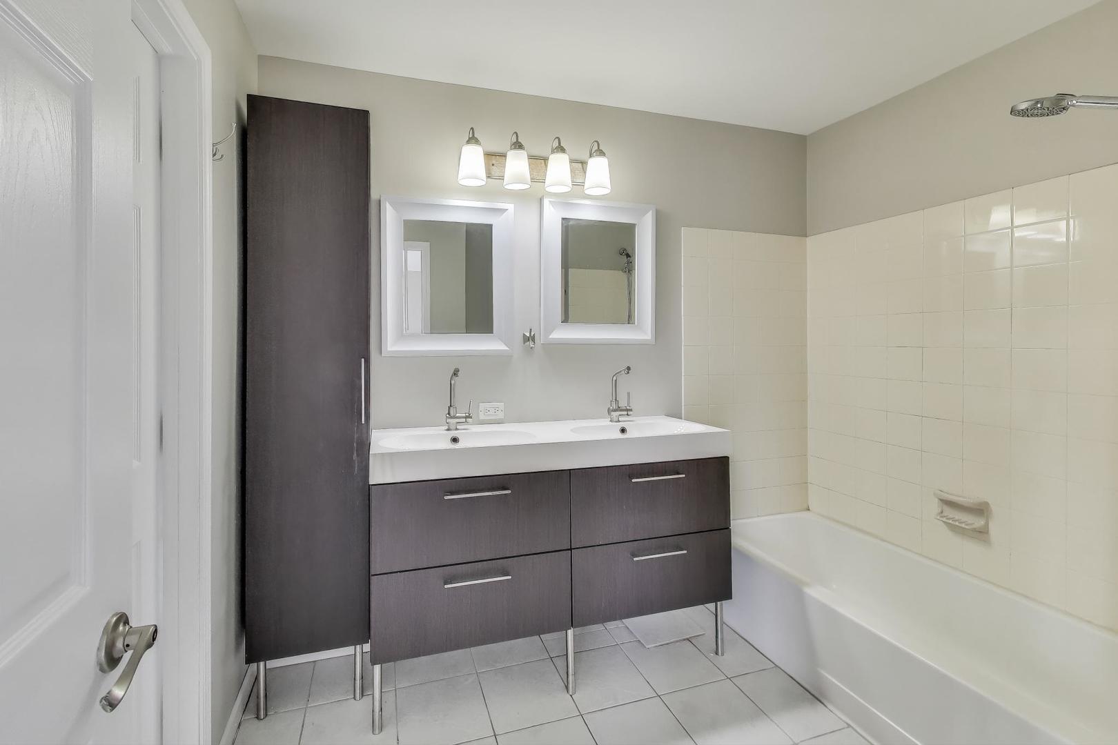 2546 Capitol Avenue #-, Aurora, IL 60503