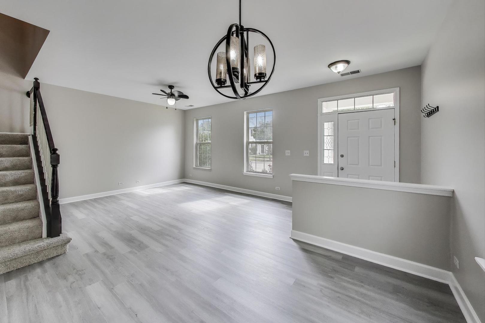 2546 Capitol Avenue #-, Aurora, IL 60503