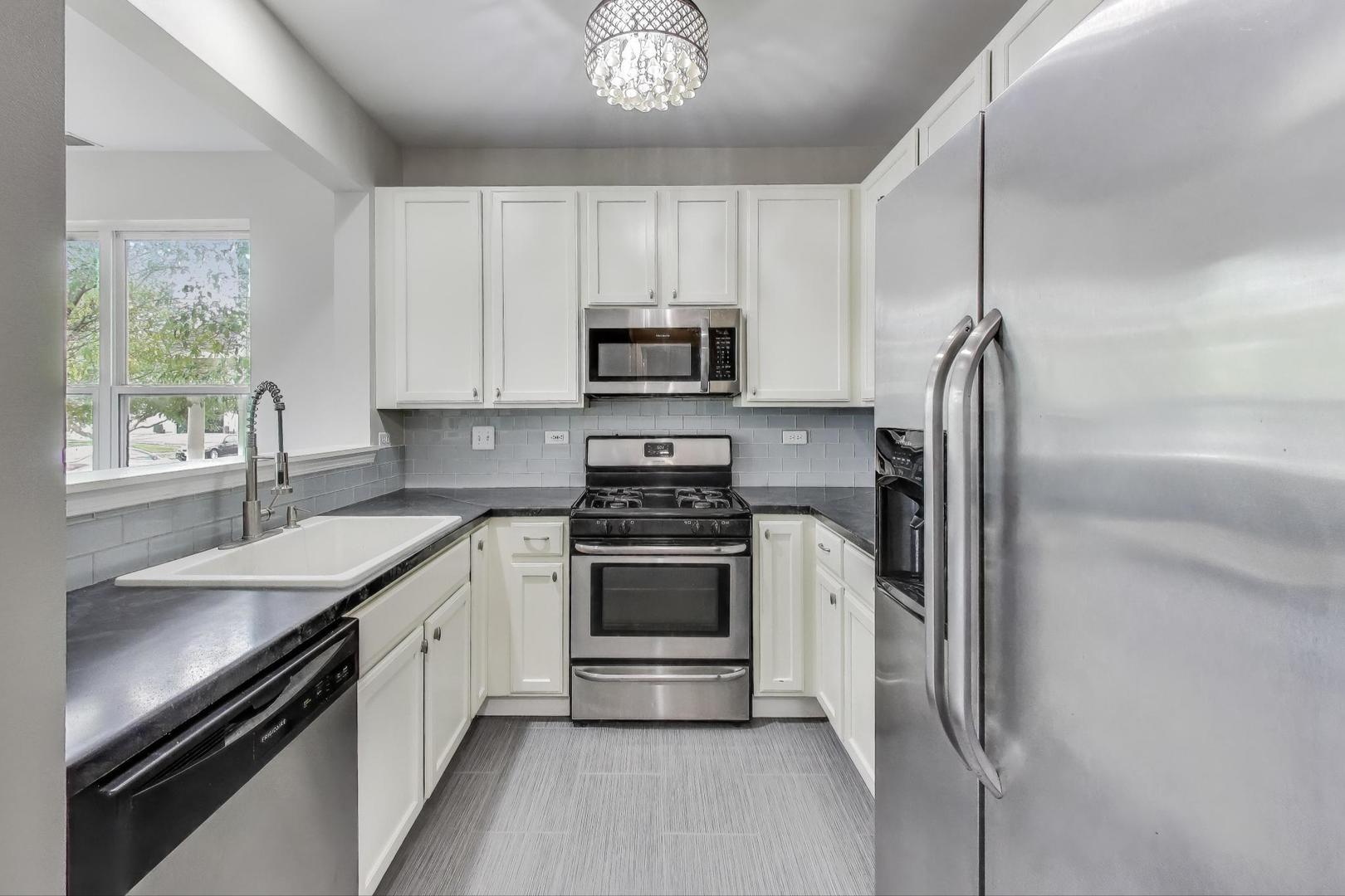 2546 Capitol Avenue #-, Aurora, IL 60503