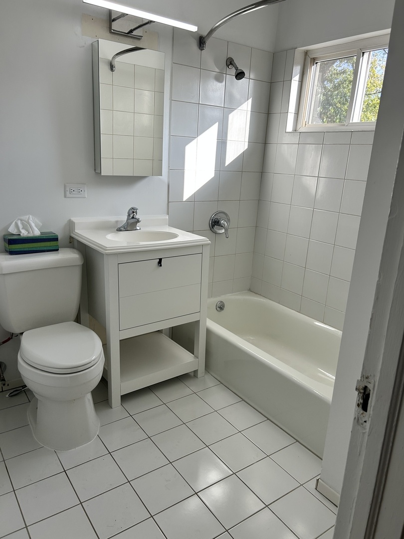 5419 N Ravenswood Avenue #2, Chicago, IL 60640