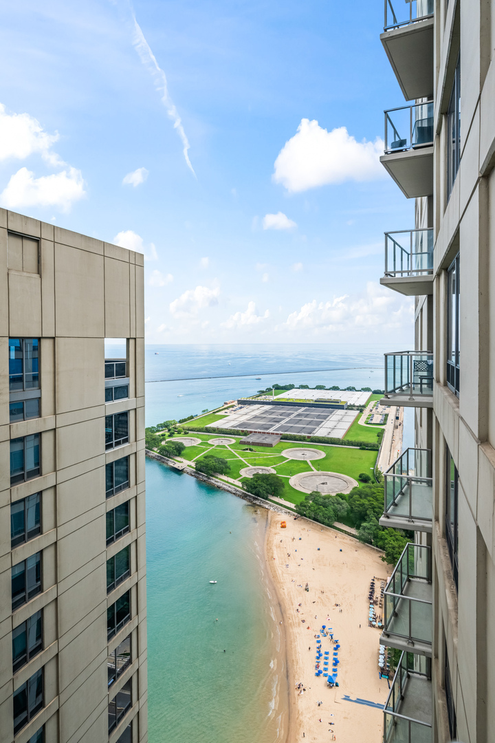 600 N Lake Shore Drive #4209, Chicago, IL 60611