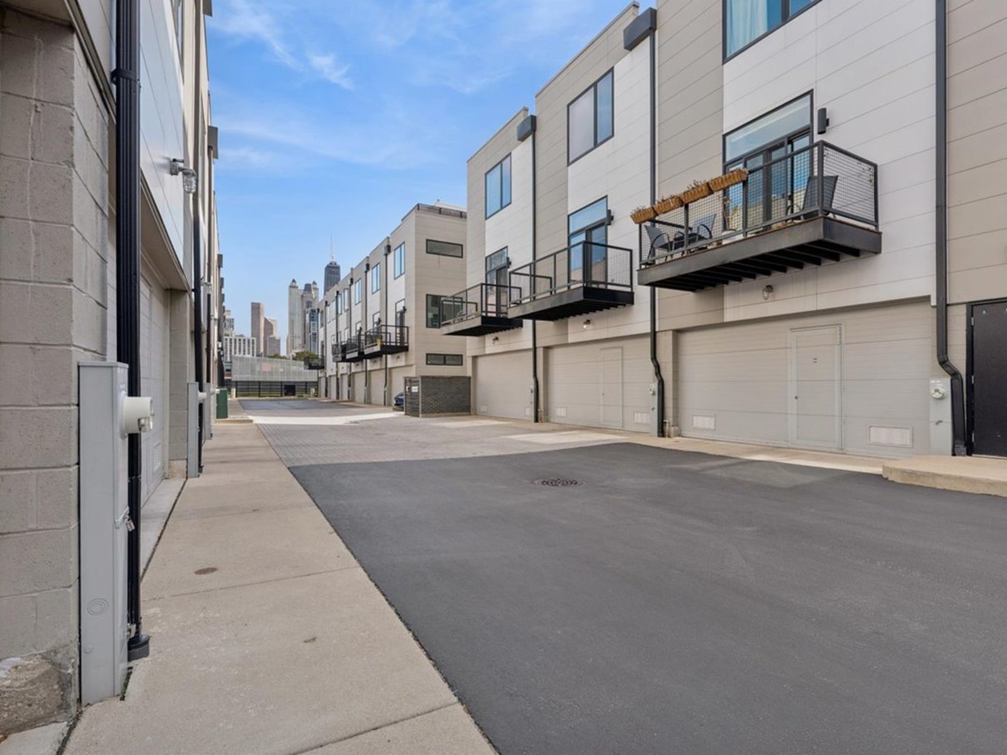 454 W Oak Street #3, Chicago, IL 60610