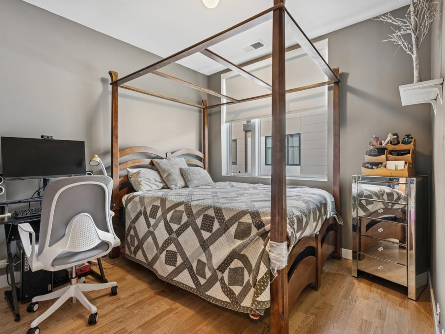 454 W Oak Street #3, Chicago, IL 60610