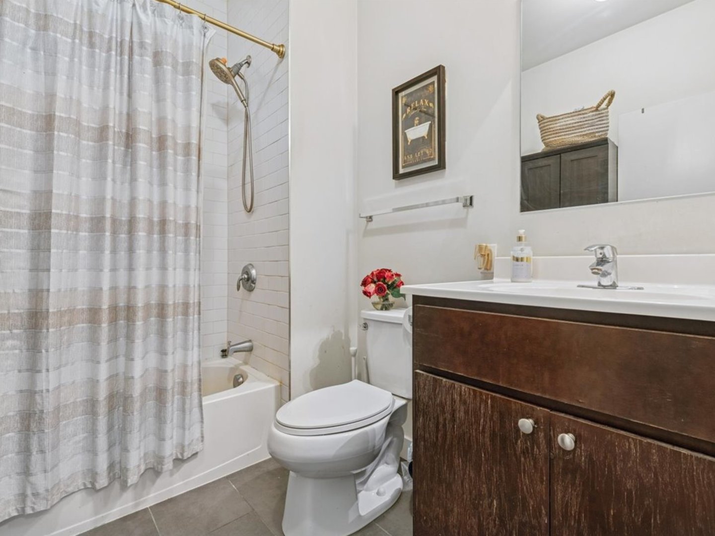 454 W Oak Street #3, Chicago, IL 60610