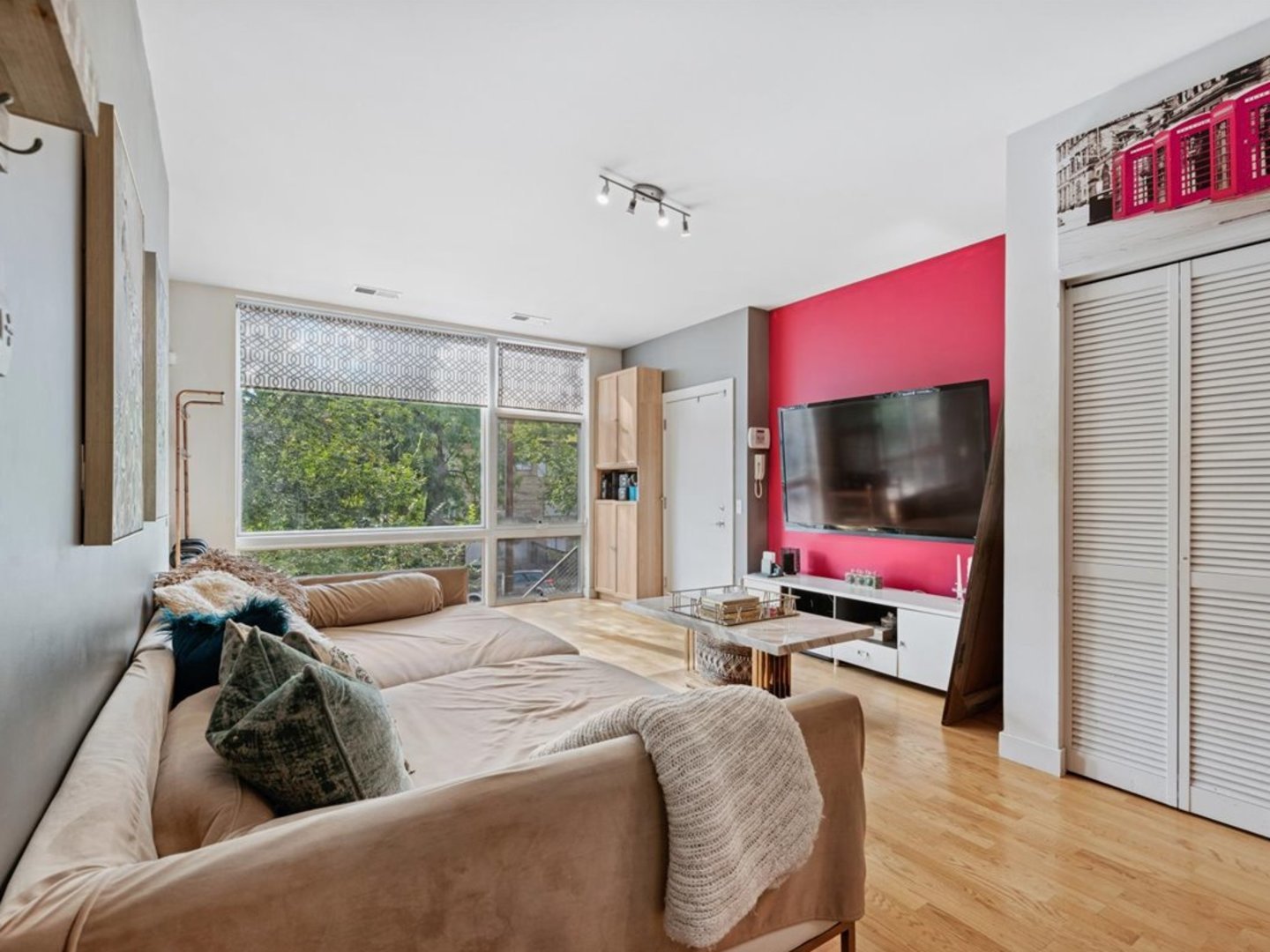 454 W Oak Street #3, Chicago, IL 60610