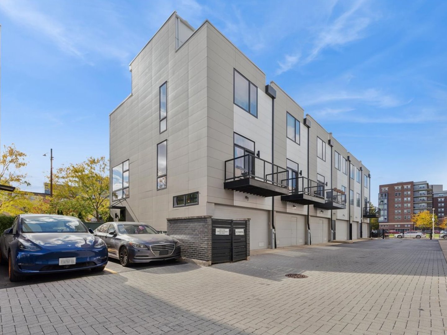 454 W Oak Street #3, Chicago, IL 60610