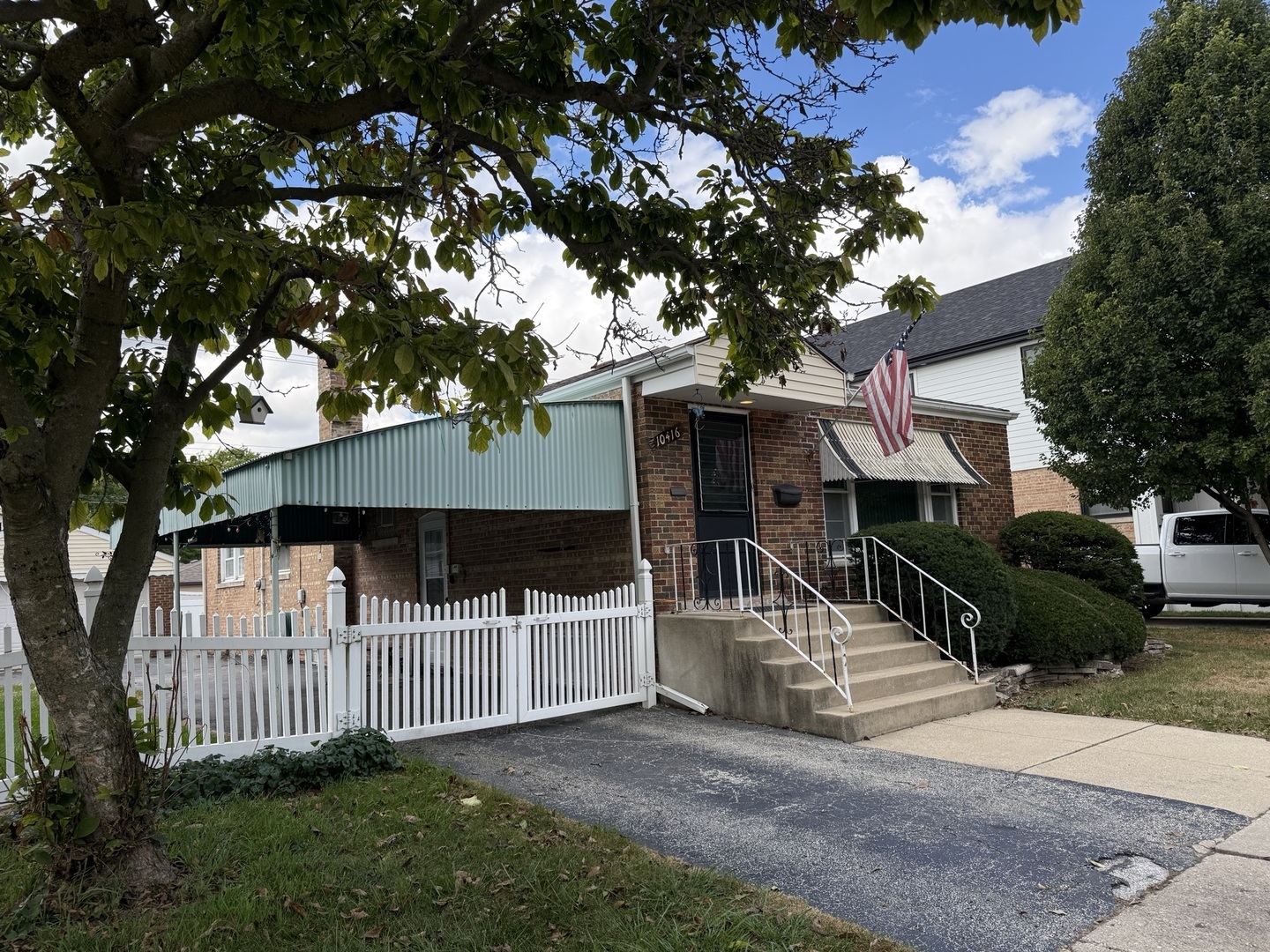 10416 S Sacramento Avenue, Chicago, IL 60655