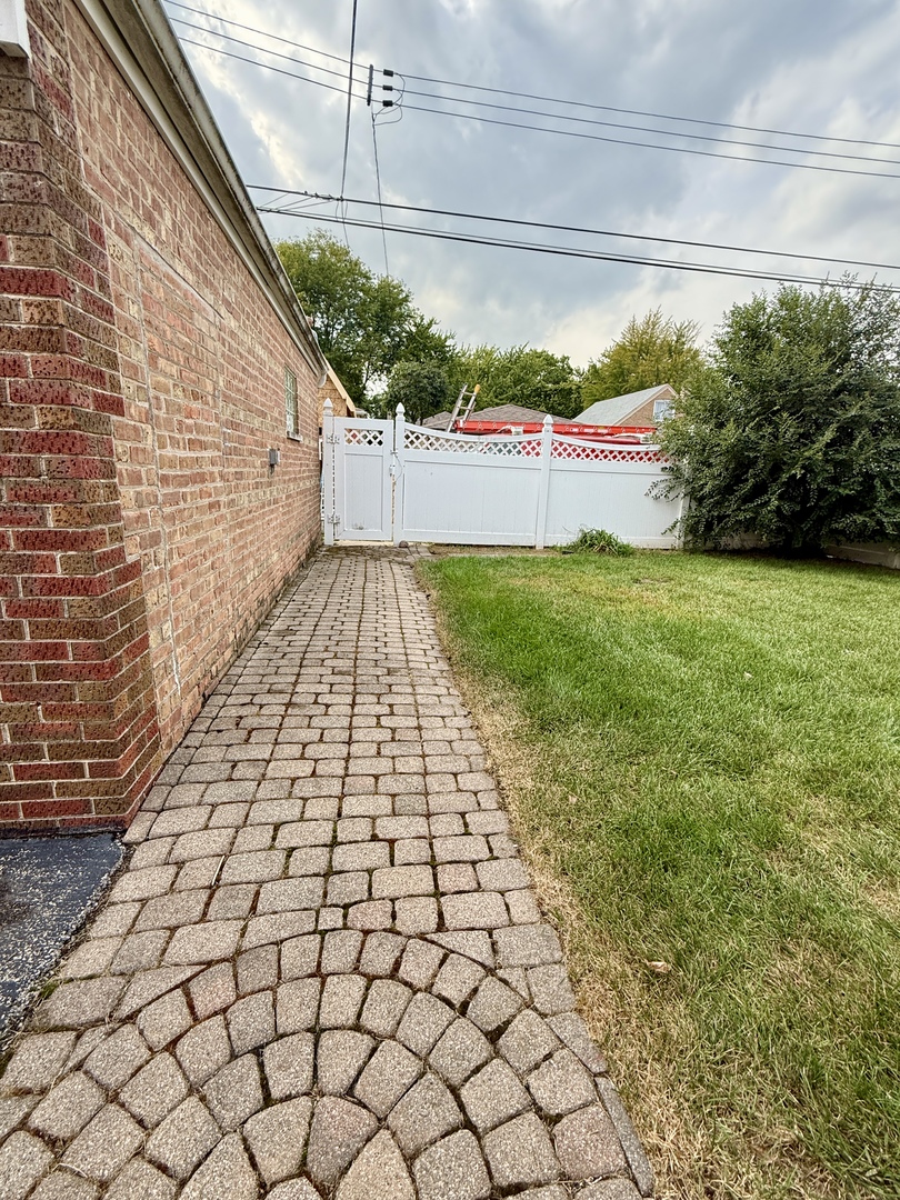 10416 S Sacramento Avenue, Chicago, IL 60655