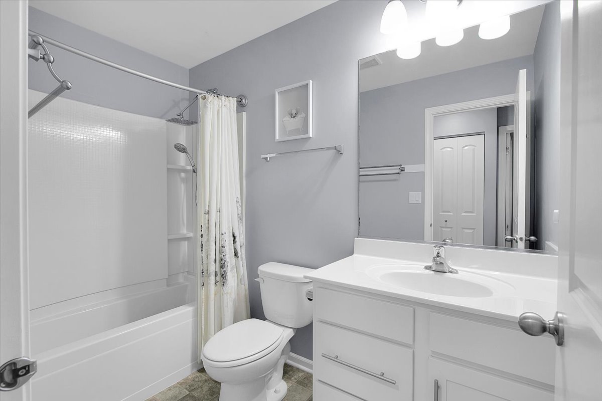 912 Bradford Drive, Naperville, IL 60563