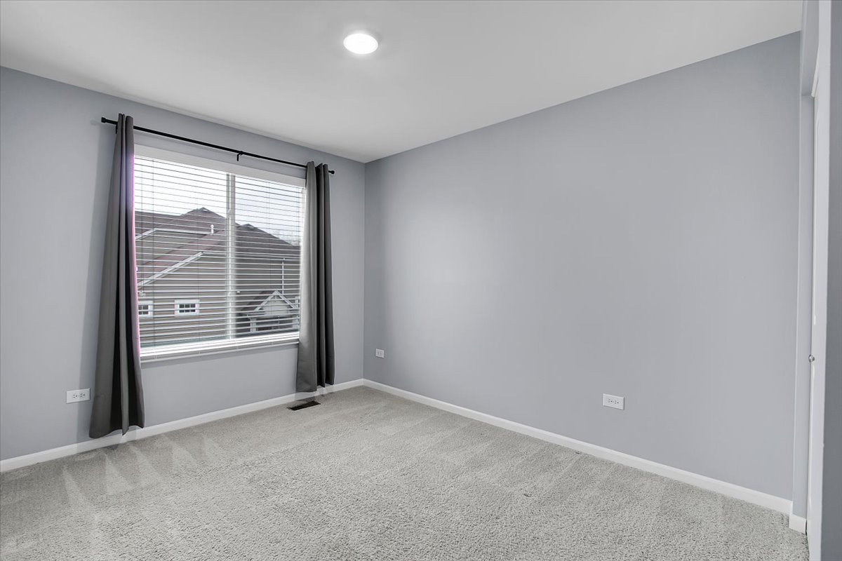 912 Bradford Drive, Naperville, IL 60563