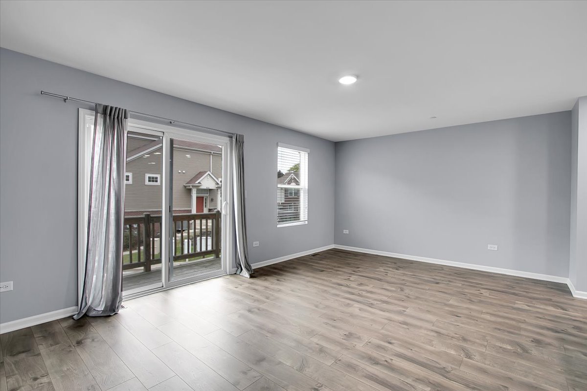 912 Bradford Drive, Naperville, IL 60563