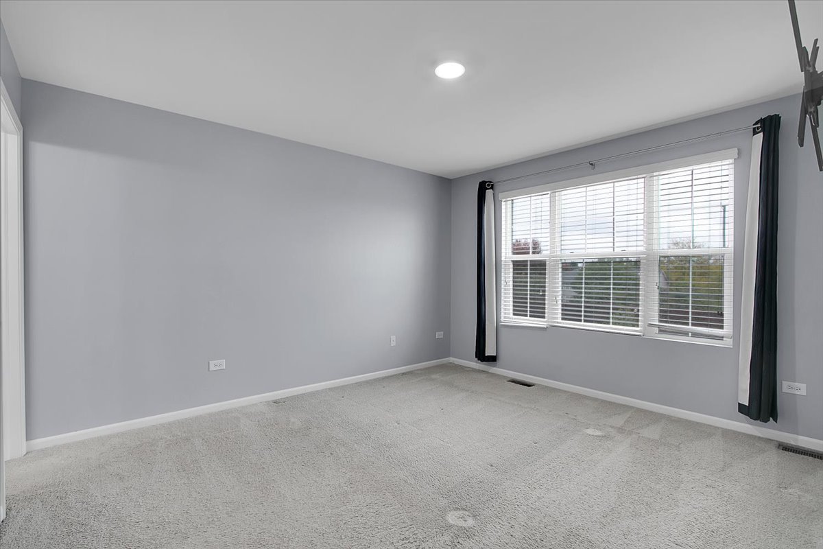 912 Bradford Drive, Naperville, IL 60563