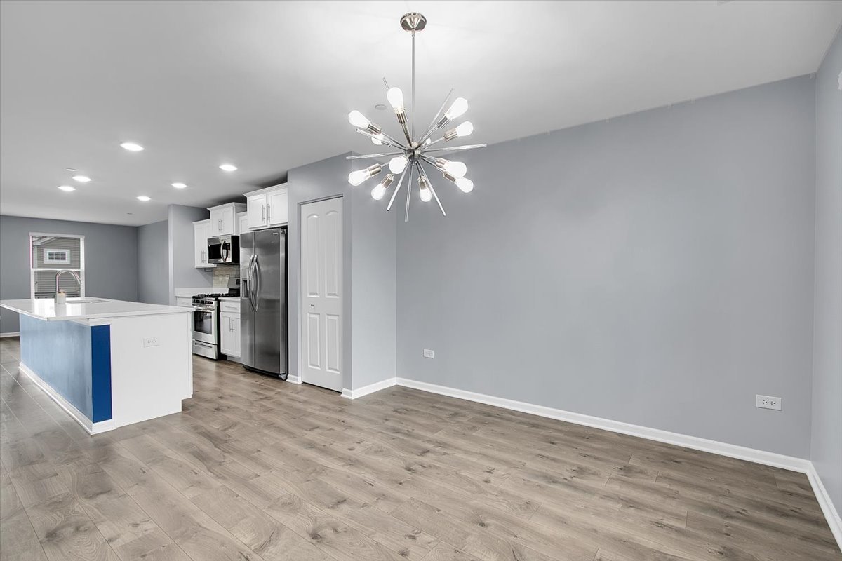 912 Bradford Drive, Naperville, IL 60563