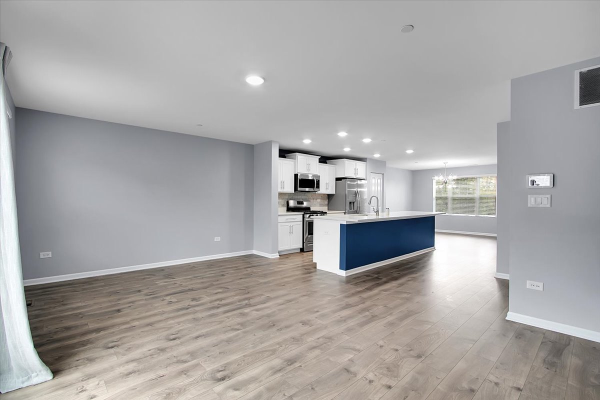 912 Bradford Drive, Naperville, IL 60563