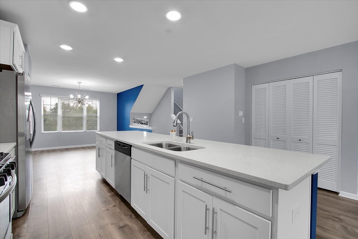 912 Bradford Drive, Naperville, IL 60563