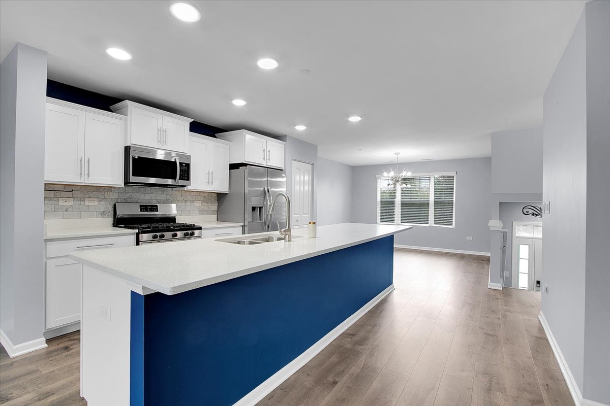 912 Bradford Drive, Naperville, IL 60563