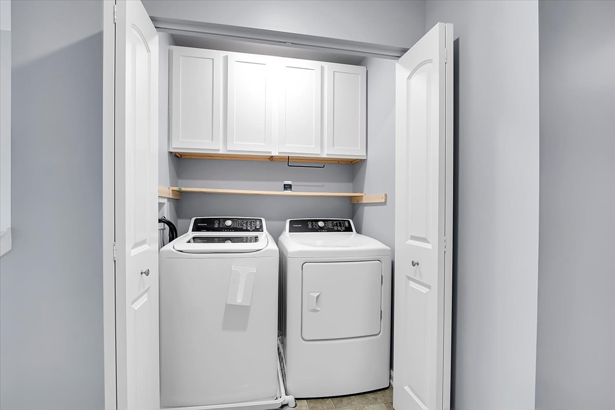 912 Bradford Drive, Naperville, IL 60563