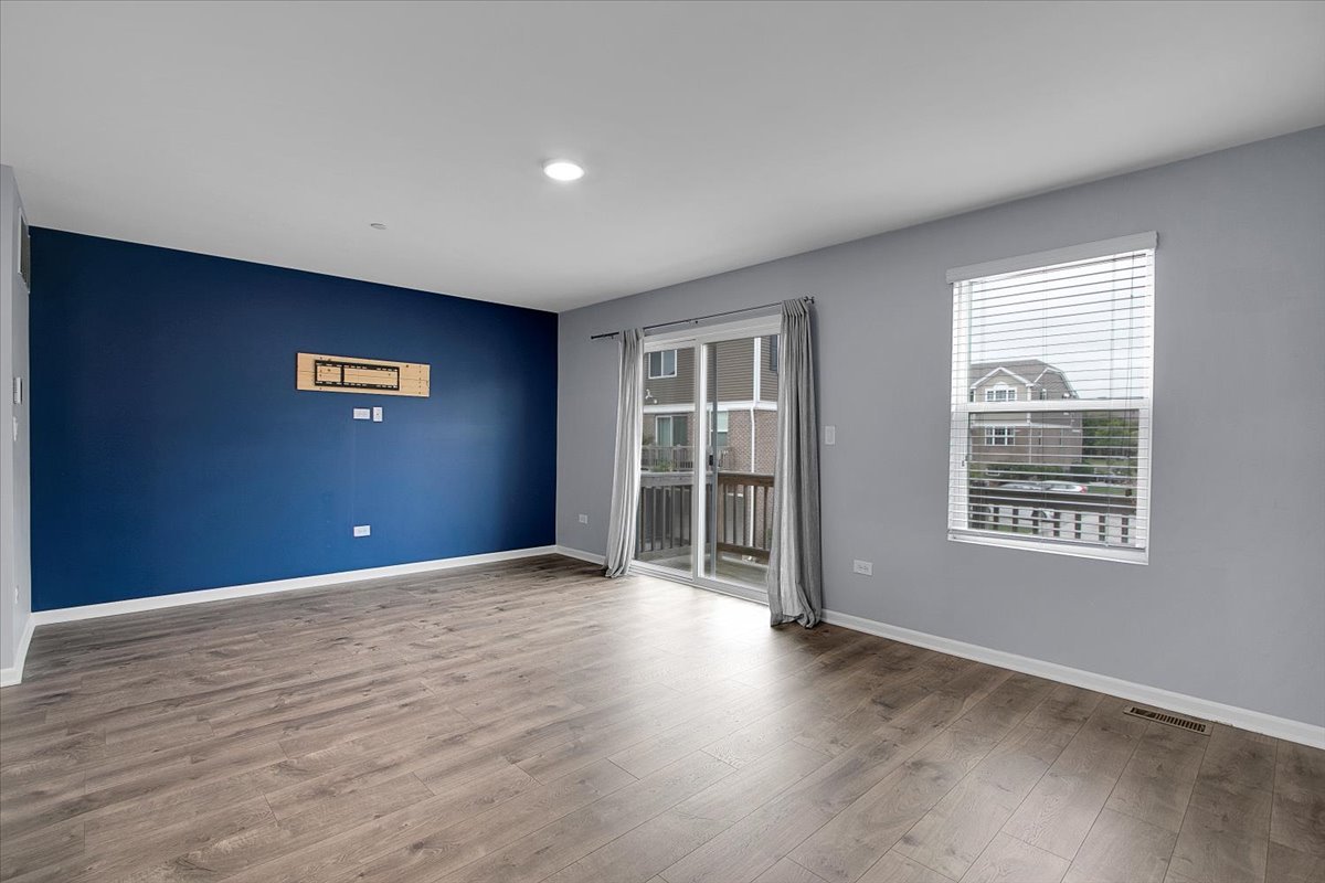 912 Bradford Drive, Naperville, IL 60563