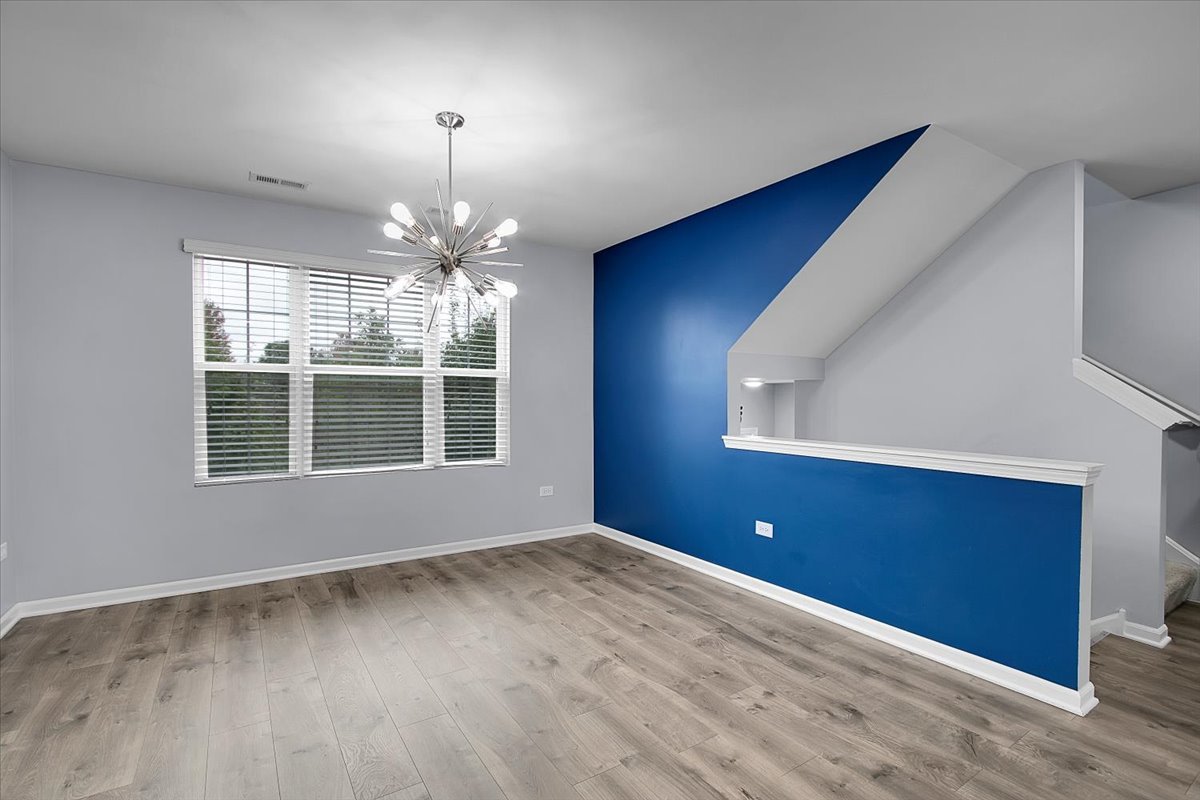 912 Bradford Drive, Naperville, IL 60563