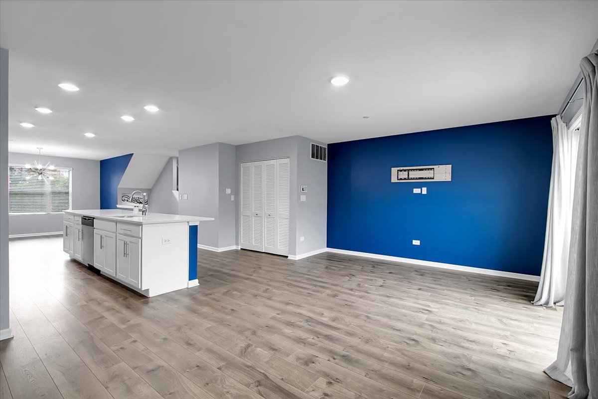 912 Bradford Drive, Naperville, IL 60563