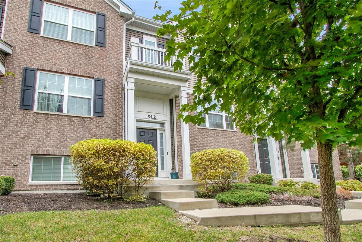 912 Bradford Drive, Naperville, IL 60563