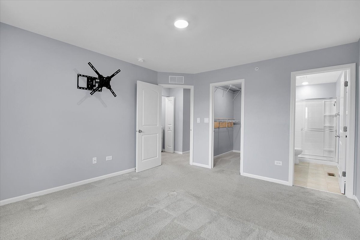 912 Bradford Drive, Naperville, IL 60563