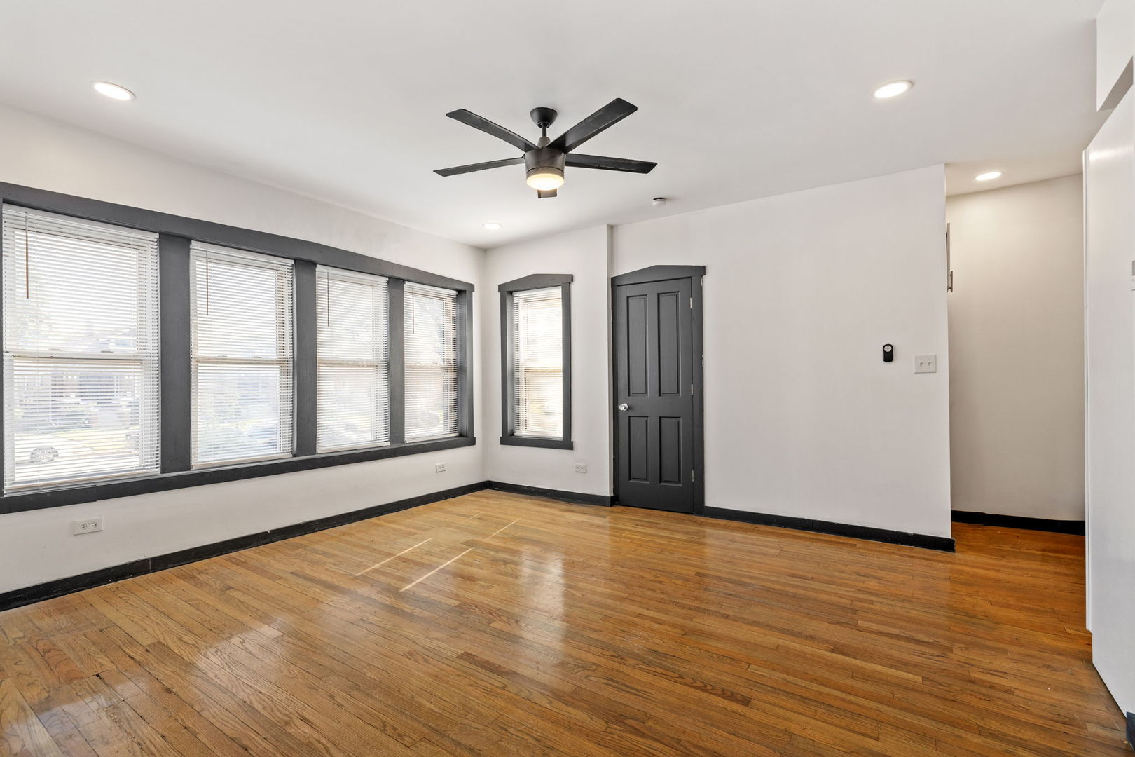 7202 S Indiana Avenue #1F, Chicago, IL 60619