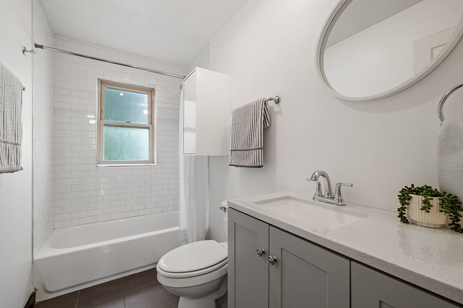 7202 S Indiana Avenue #1F, Chicago, IL 60619