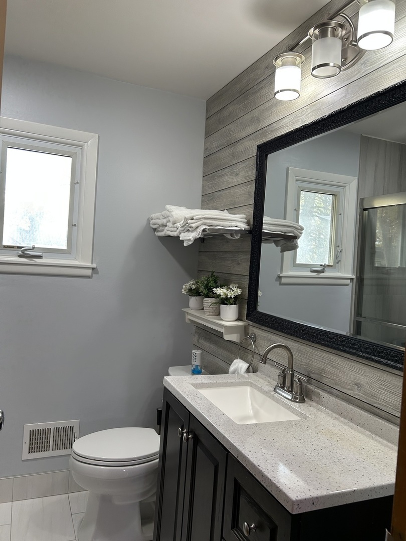 410 E Garwood Avenue, Mount Prospect, IL 60056