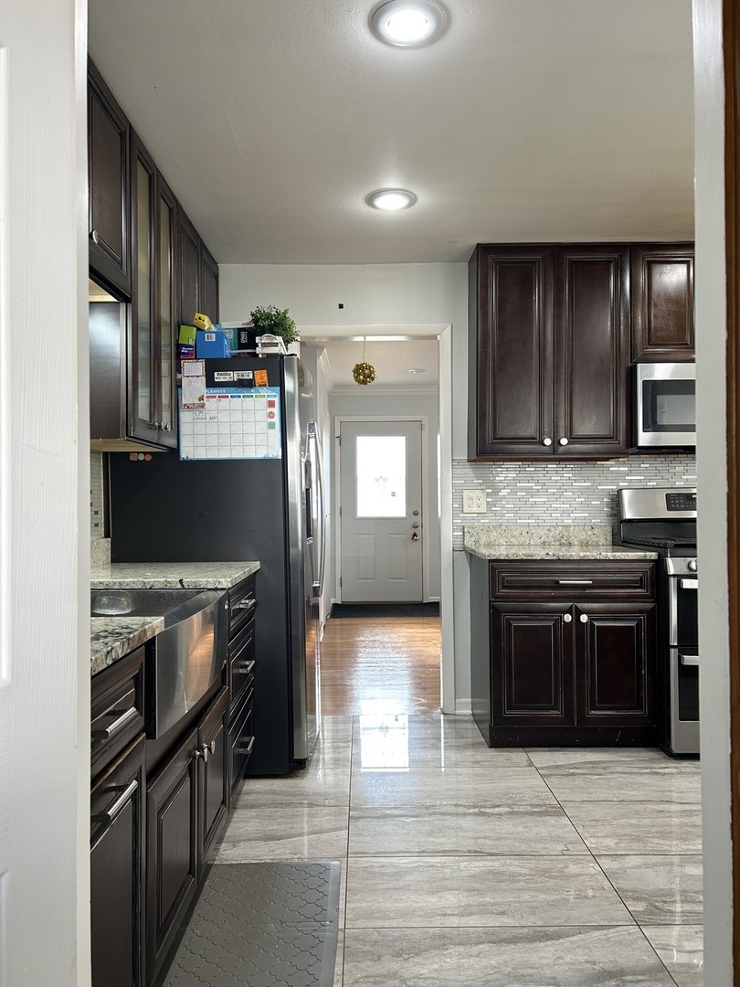 410 E Garwood Avenue, Mount Prospect, IL 60056