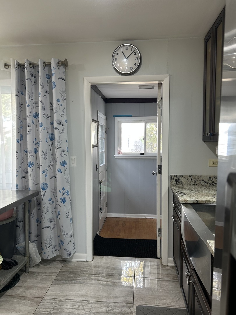 410 E Garwood Avenue, Mount Prospect, IL 60056