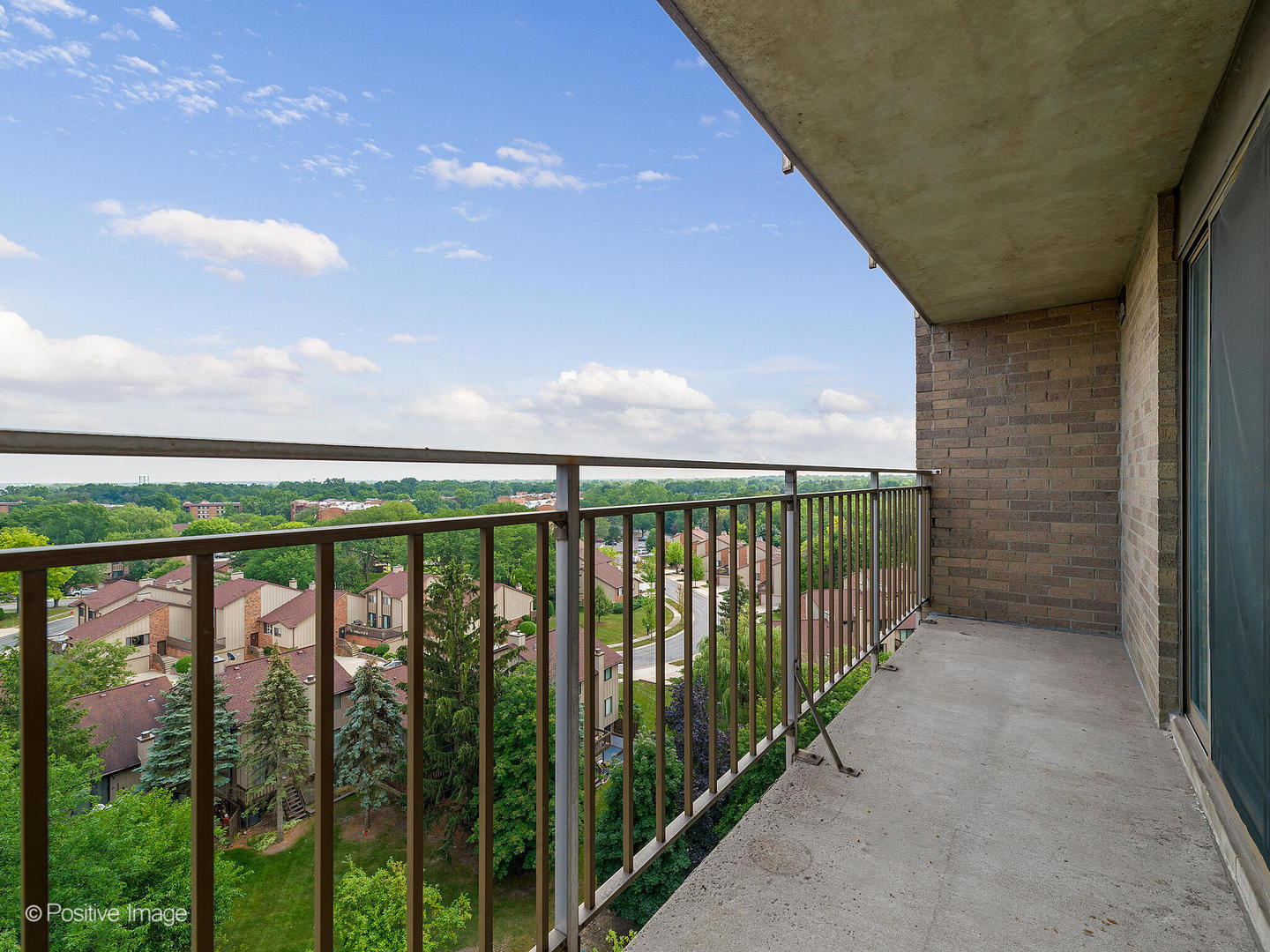 6340 AMERICANA Drive #1019, Willowbrook, IL 60527