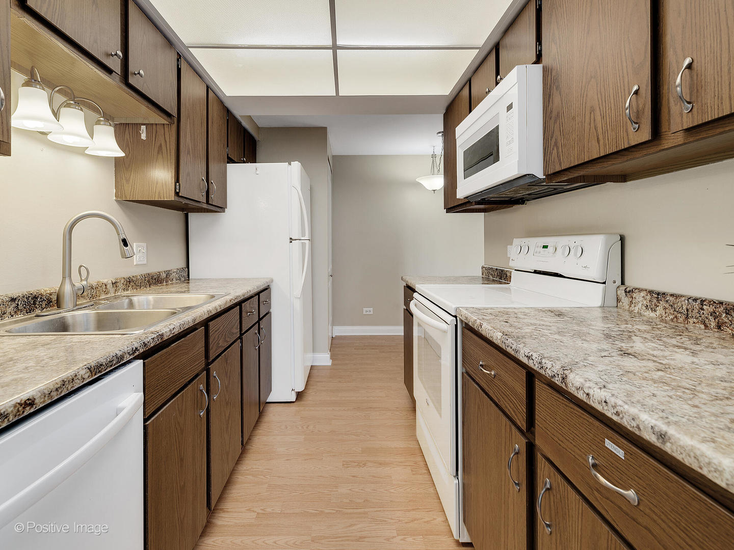 6340 AMERICANA Drive #1019, Willowbrook, IL 60527