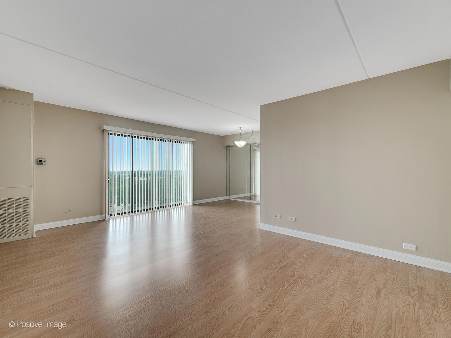 6340 AMERICANA Drive #1019, Willowbrook, IL 60527