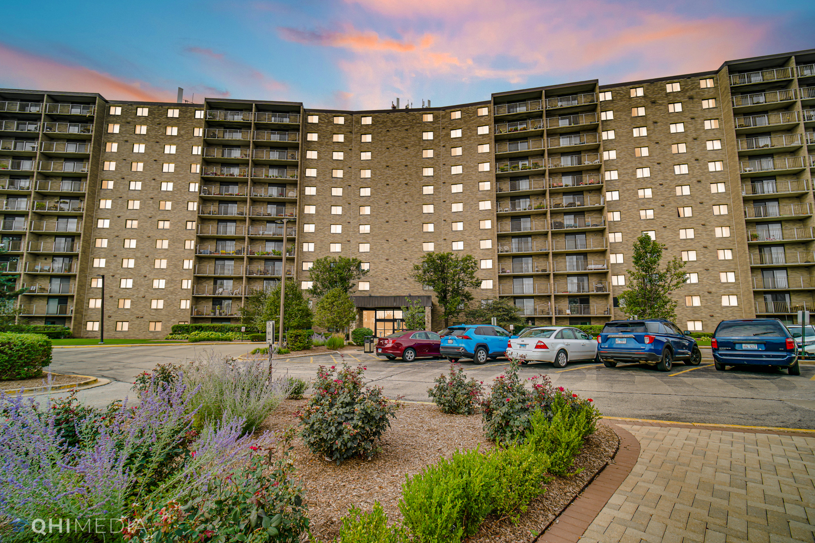 6340 AMERICANA Drive #1019, Willowbrook, IL 60527